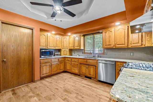 3934 East Linwood Terrace, Springfield, MO 65809