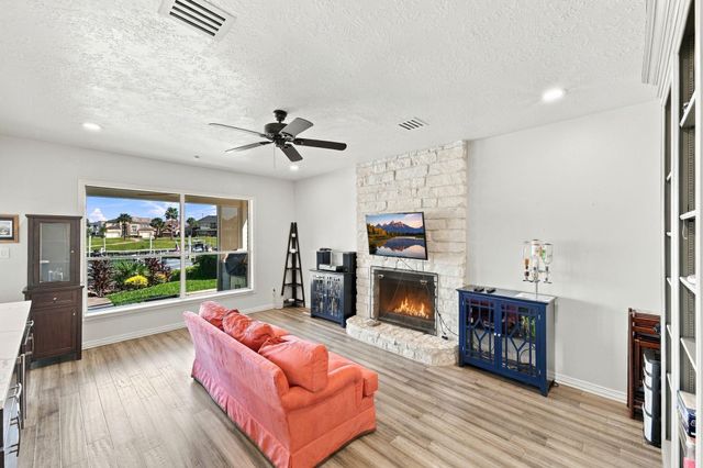 932 Plantation Street, League City, TX 77573