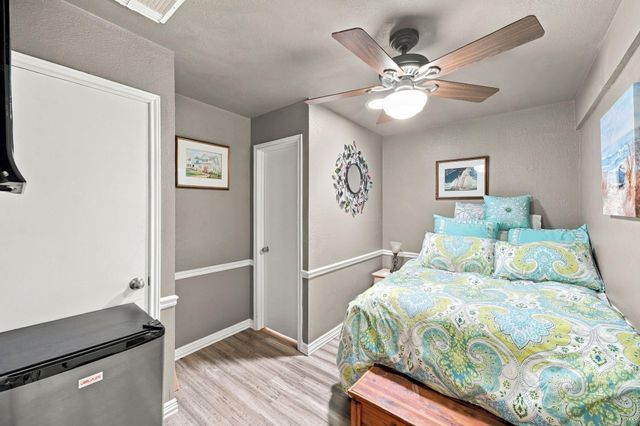 932 Plantation Street, League City, TX 77573