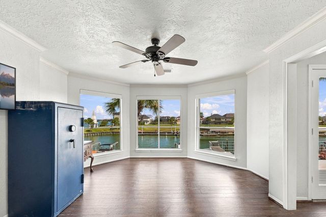 932 Plantation Street, League City, TX 77573