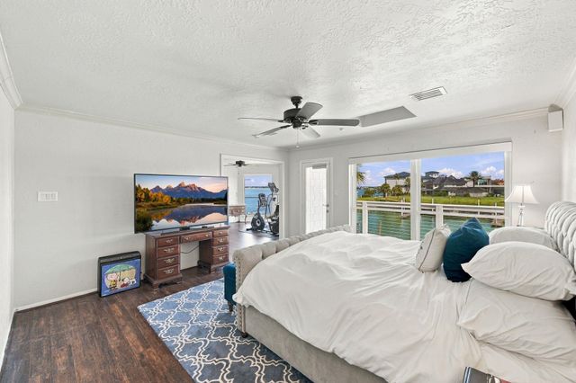 932 Plantation Street, League City, TX 77573