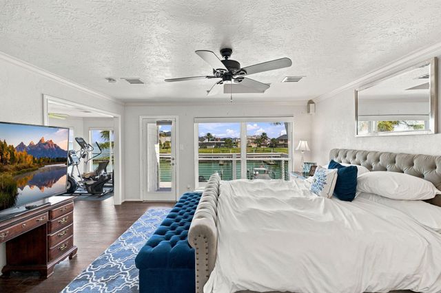 932 Plantation Street, League City, TX 77573