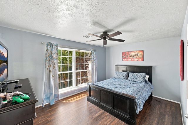 932 Plantation Street, League City, TX 77573