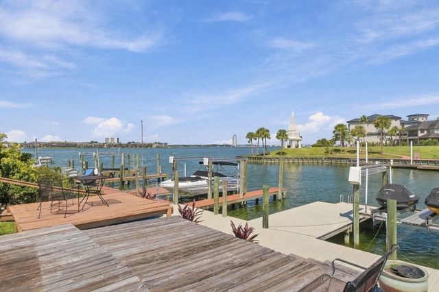 932 Plantation Street, League City, TX 77573