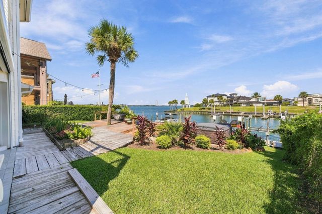932 Plantation Street, League City, TX 77573