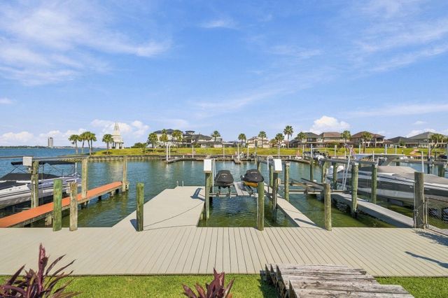 932 Plantation Street, League City, TX 77573