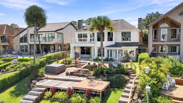 932 Plantation Street, League City, TX 77573