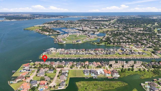 932 Plantation Street, League City, TX 77573