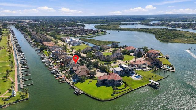 932 Plantation Street, League City, TX 77573