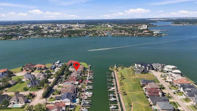 932 Plantation Street, League City, TX 77573