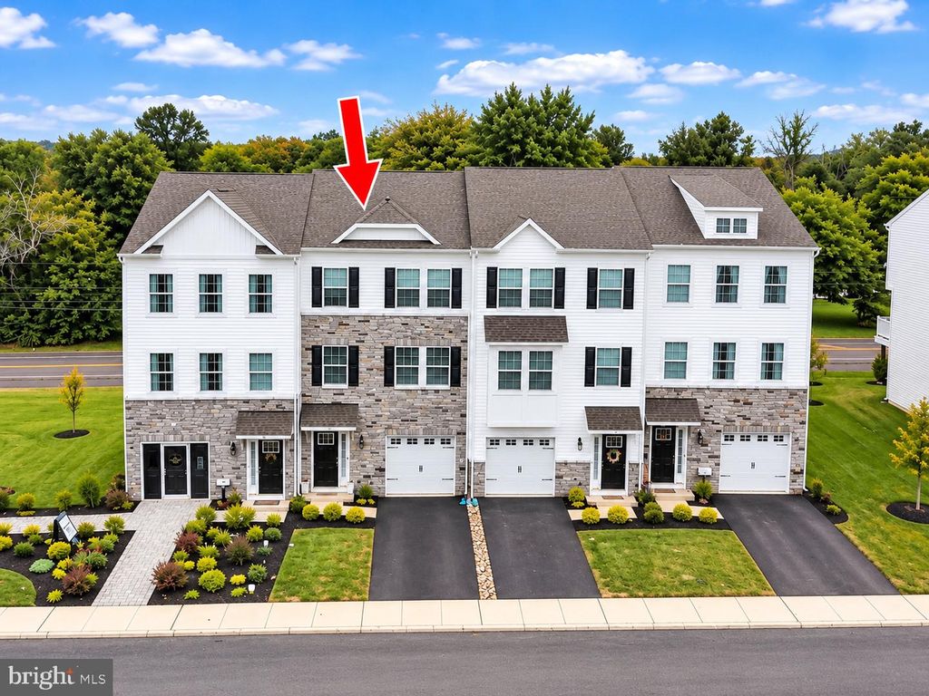 110 BELL CT, SELLERSVILLE, PA 18960 — exterior
