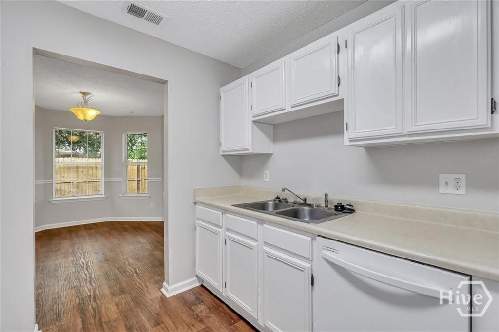 Image 11 of property listing at 314 Teal Lake Drive, Richmond Hill, GA 31324