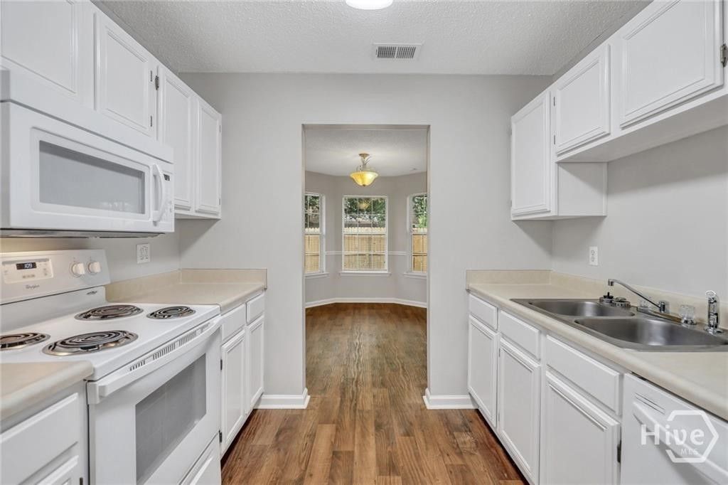 Image 12 of property listing at 314 Teal Lake Drive, Richmond Hill, GA 31324