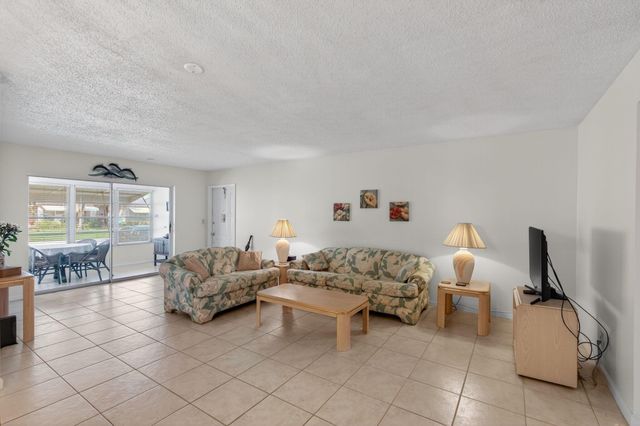 1225 Club Drive W B, Delray Beach, FL 33445