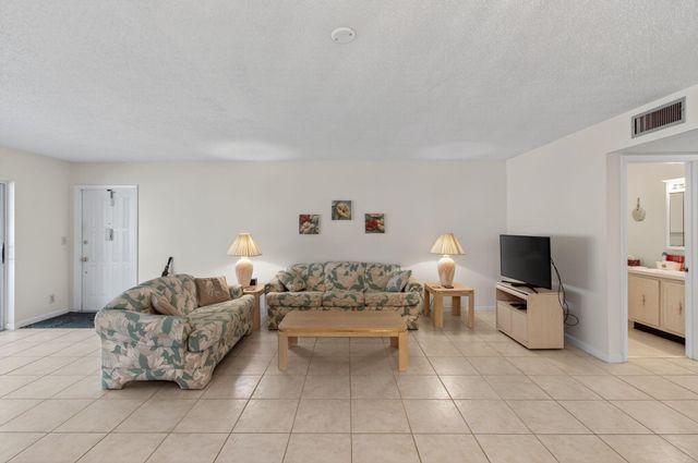 1225 Club Drive W B, Delray Beach, FL 33445