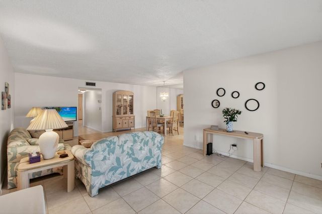 1225 Club Drive W B, Delray Beach, FL 33445