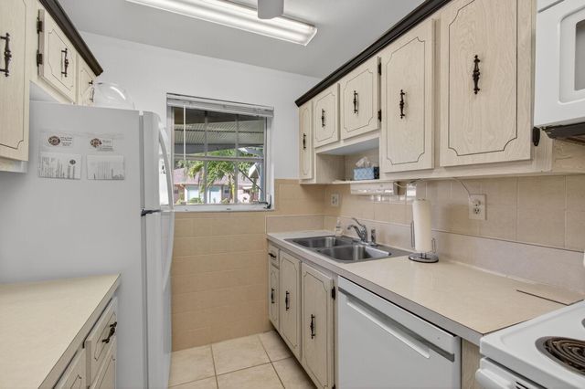 1225 Club Drive W B, Delray Beach, FL 33445