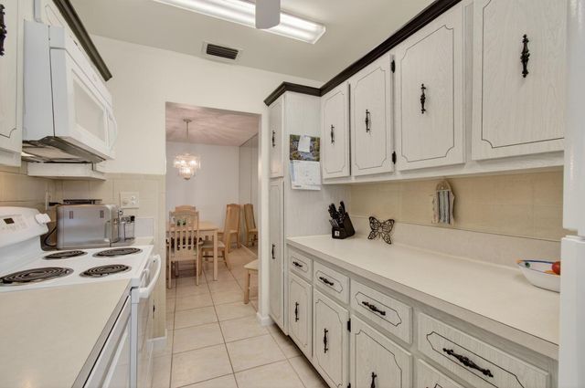 1225 Club Drive W B, Delray Beach, FL 33445