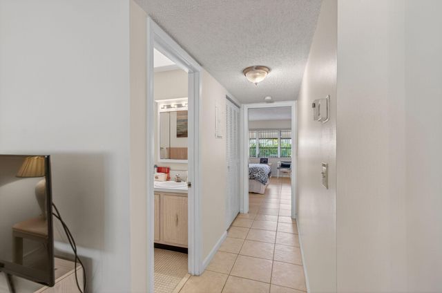 1225 Club Drive W B, Delray Beach, FL 33445