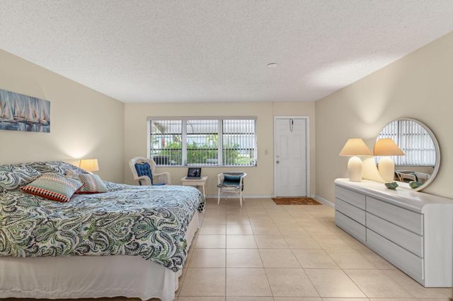 1225 Club Drive W B, Delray Beach, FL 33445