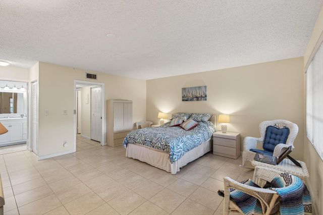 1225 Club Drive W B, Delray Beach, FL 33445