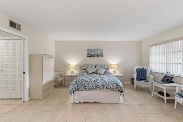1225 Club Drive W B, Delray Beach, FL 33445