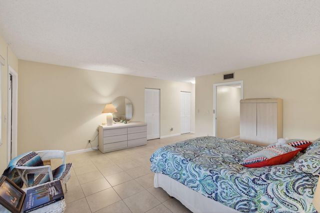 1225 Club Drive W B, Delray Beach, FL 33445