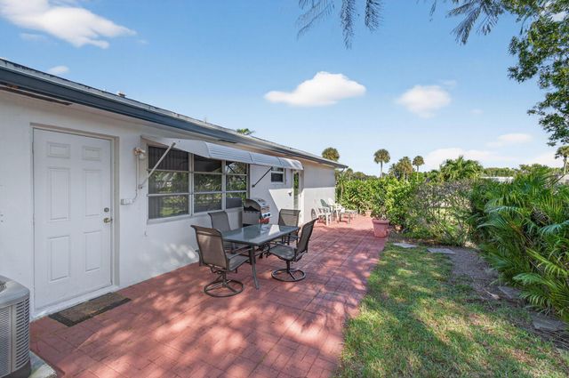 1225 Club Drive W B, Delray Beach, FL 33445