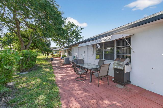 1225 Club Drive W B, Delray Beach, FL 33445