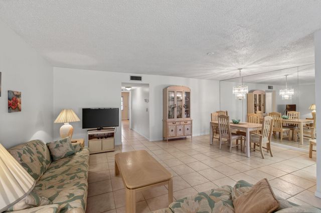 1225 Club Drive W B, Delray Beach, FL 33445