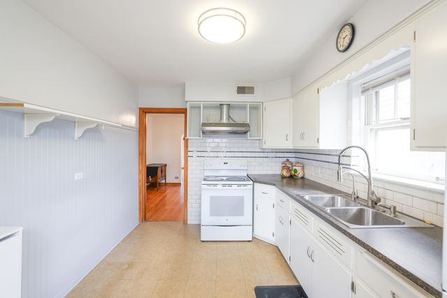 4436 S Komensky Avenue, Chicago, IL 60632