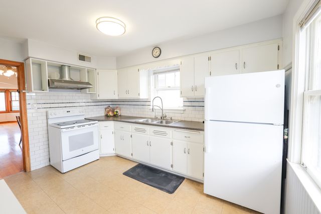 4436 S Komensky Avenue, Chicago, IL 60632