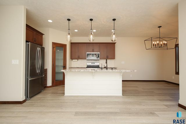 5408 E 65th St Street, Sioux Falls, SD 57108