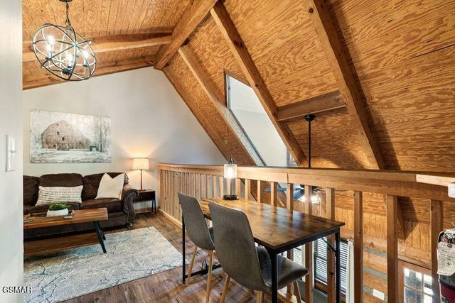 1126 E Foothills Drive, Gatlinburg, TN 37738