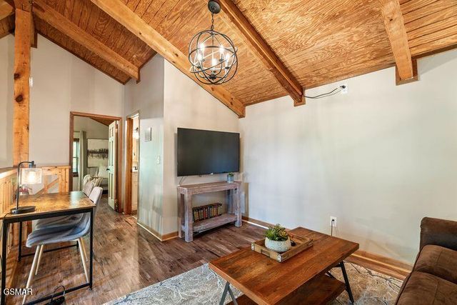 1126 E Foothills Drive, Gatlinburg, TN 37738