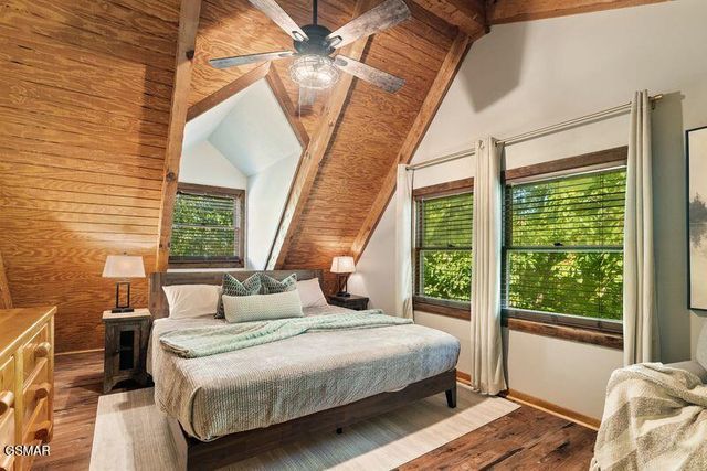 1126 E Foothills Drive, Gatlinburg, TN 37738