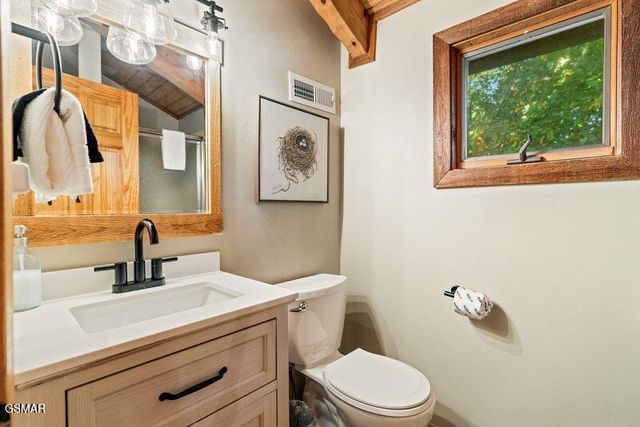 1126 E Foothills Drive, Gatlinburg, TN 37738
