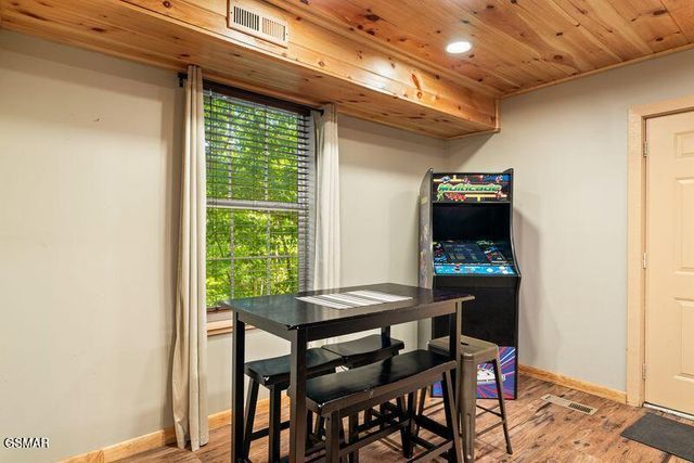 1126 E Foothills Drive, Gatlinburg, TN 37738