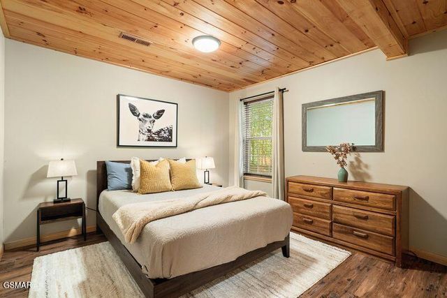 1126 E Foothills Drive, Gatlinburg, TN 37738