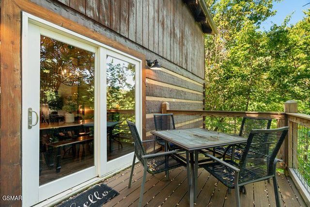 1126 E Foothills Drive, Gatlinburg, TN 37738