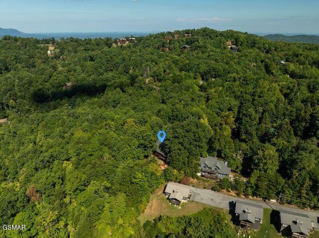 1126 E Foothills Drive, Gatlinburg, TN 37738