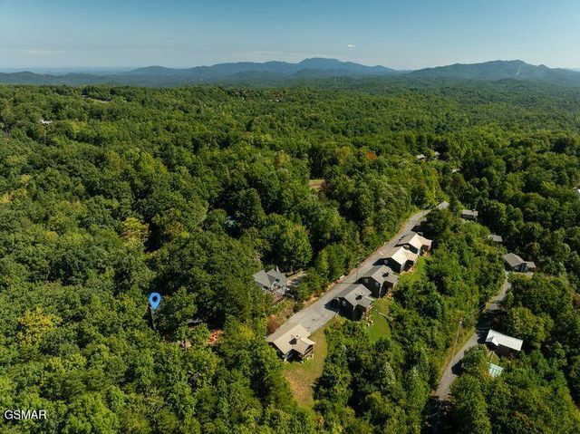 1126 E Foothills Drive, Gatlinburg, TN 37738