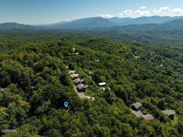 1126 E Foothills Drive, Gatlinburg, TN 37738