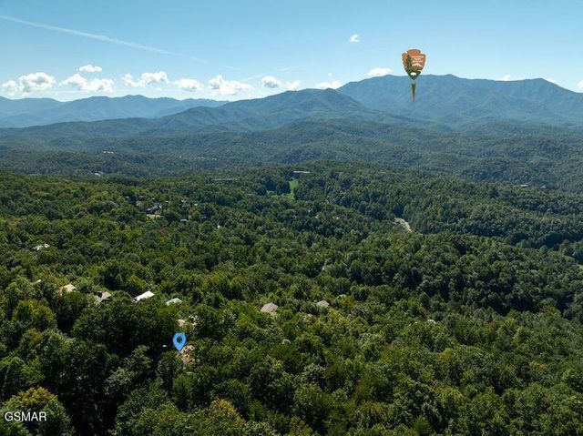 1126 E Foothills Drive, Gatlinburg, TN 37738