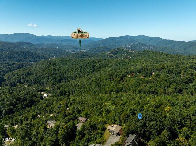 1126 E Foothills Drive, Gatlinburg, TN 37738