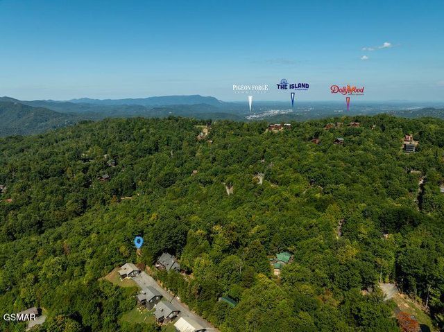 1126 E Foothills Drive, Gatlinburg, TN 37738