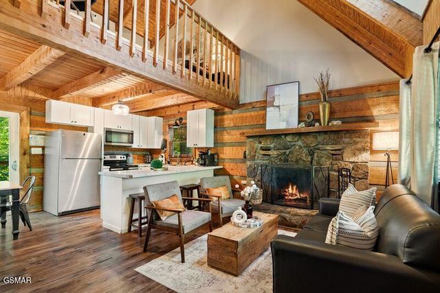 1126 E Foothills Drive, Gatlinburg, TN 37738