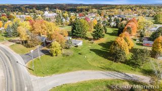 7070 Pine Island Drive NE, Comstock Park, MI 49321