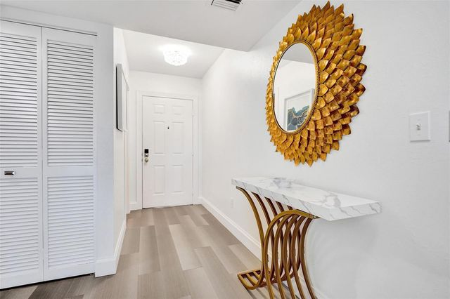 270 Captains Walk 310, Delray Beach, FL 33483
