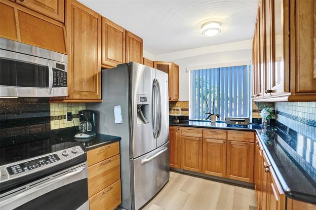 270 Captains Walk 310, Delray Beach, FL 33483